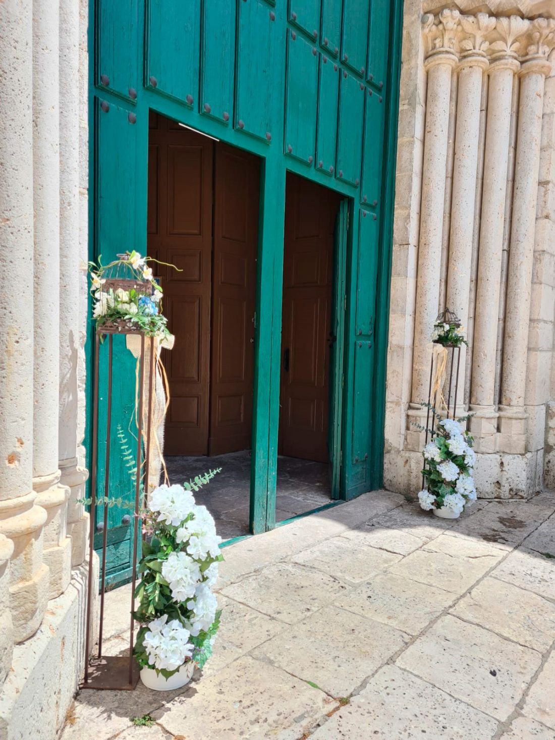 Decoración floral en iglesias