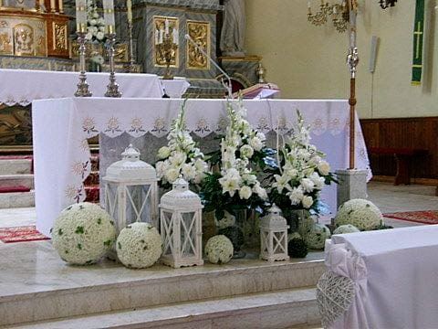 Decoración floral en iglesias