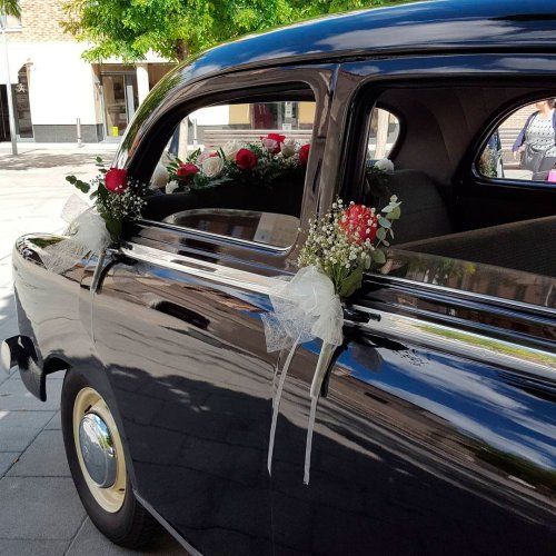 Decoración floral coche